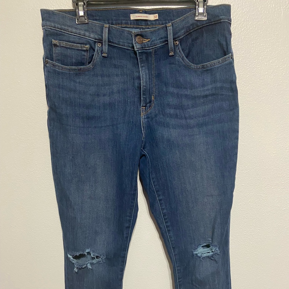 Women’s Levis Slimming Jean size 32